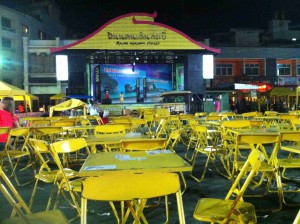 Nachts, also um 22:00 ist alles vorbei.