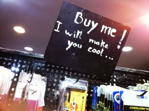 Ganz genau! Brainwash... Kauf dich glücklich und frei.